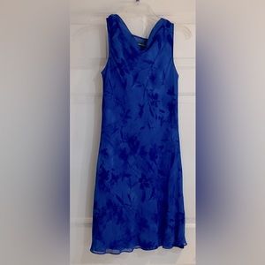 Sleeveless lightweight dress.